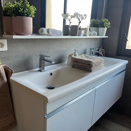 Pandora Nocleg ze śniadaniem 5*