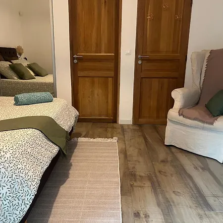 Pandora Nocleg ze śniadaniem 5*