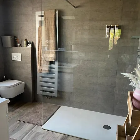 Pandora Nocleg ze śniadaniem 5*